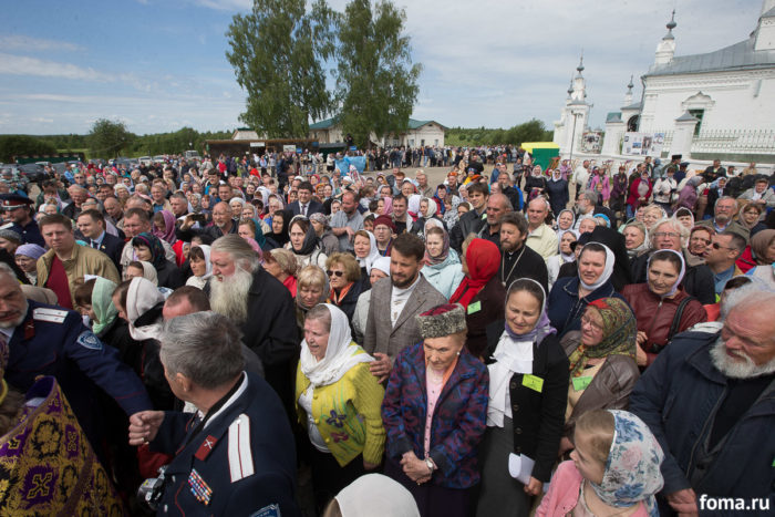 В Годеново освящен памятник семье Николая II